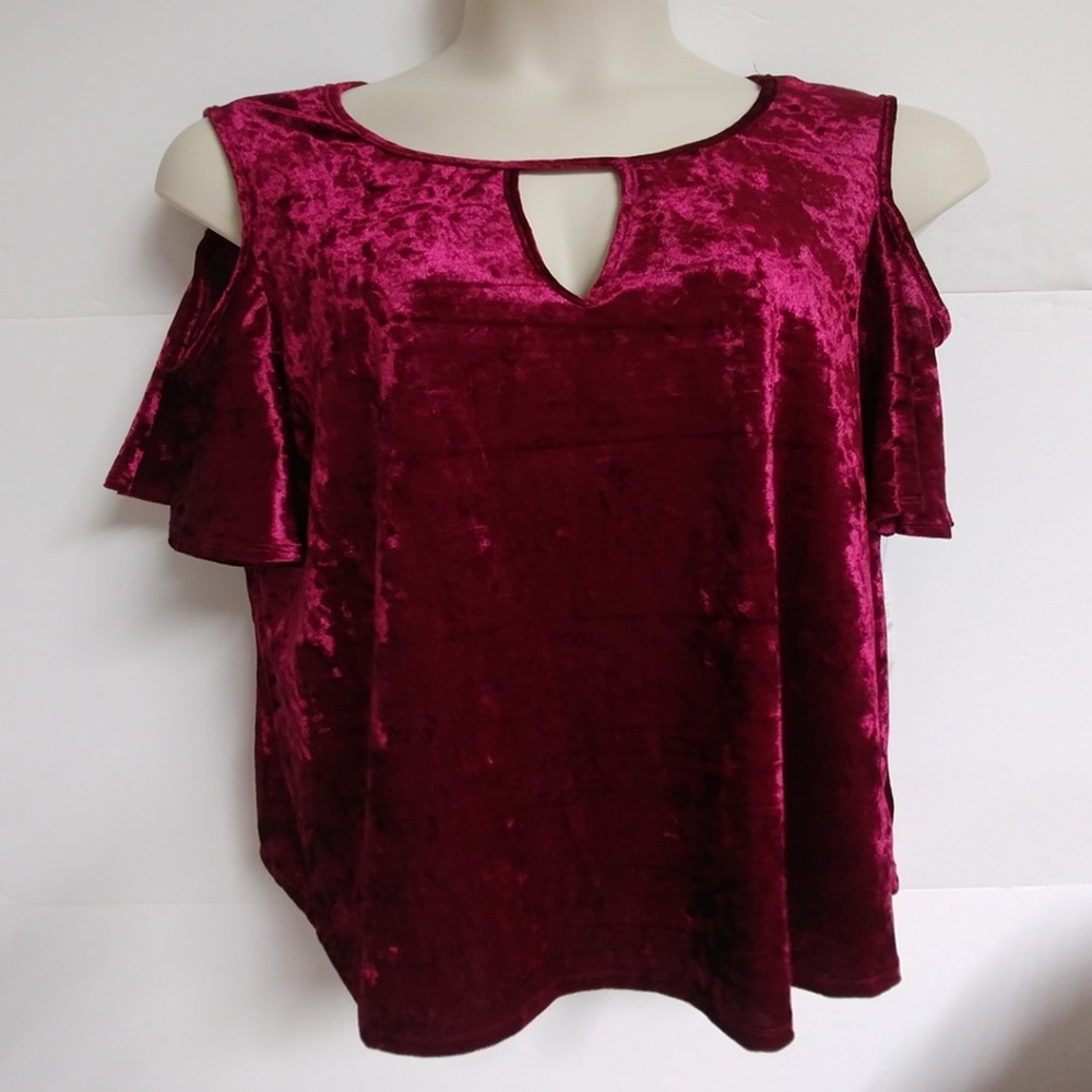 Valerie Stevens 2x cold shoulder top red velvet